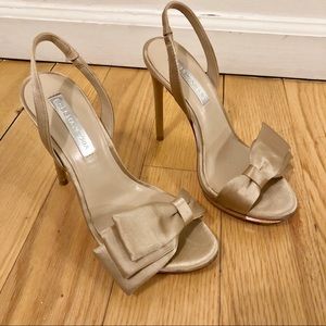 SOLD! BCBGMAXAZRIA evening Heels in Satin SIZE 6